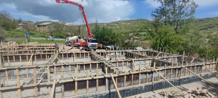 Mazgirt’te depreme dayanıksızlığı nedeni ile yıkılan okul yeniden yapılıyor