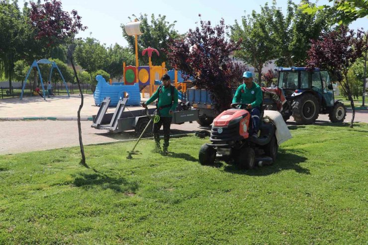Parklar yaz mevsimine hazırlanıyor