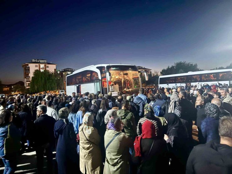 Hacı adayları kutsal topraklara uğurlandı