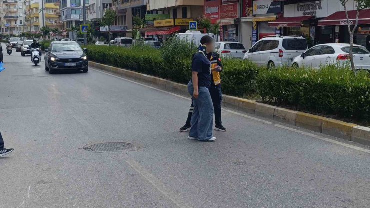 Yaya geçidini kullanmayan çocuğa motosiklet çarptı: 1 yaralı