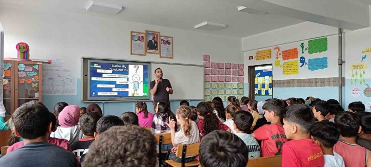 Dicle’de ortaokul öğrencileriyle bilim söyleşisi gerçekleştirildi