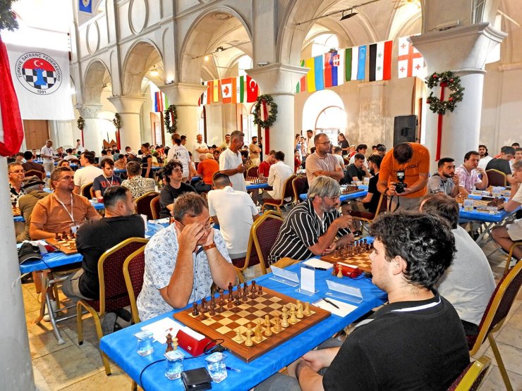 Dünyaca ünlü satranç ustaları Çeşme’de buluşacak