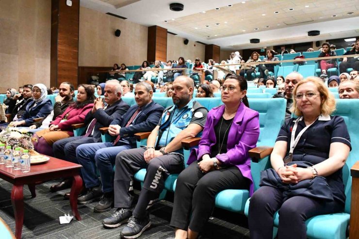 Hemşirelik Haftası’nda hemşirelerin önemi anlatıldı