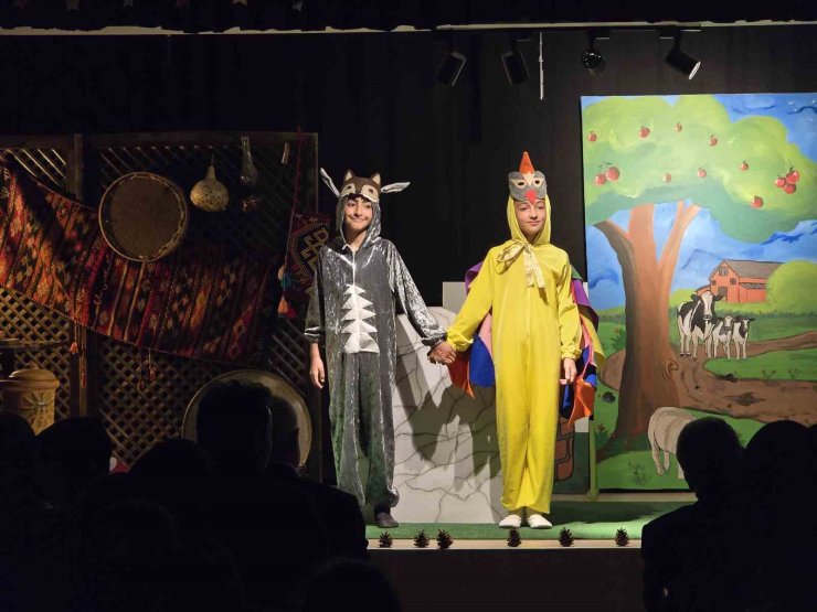 Anadolu masallarını sahnede canlandırdılar