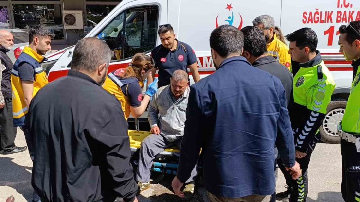 Kamyonet ile çarpıştı tedaviyi reddetti, hastanede beyin kanaması sebebiyle yoğun bakıma alındı