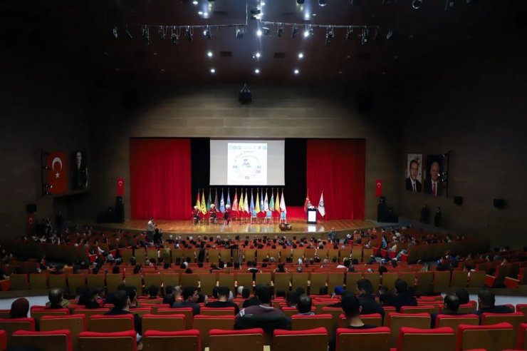 Erzincan’da Türk Dünyası Ozanlar Şöleni ve Âşık Edebiyatı Konseri gerçekleştirildi