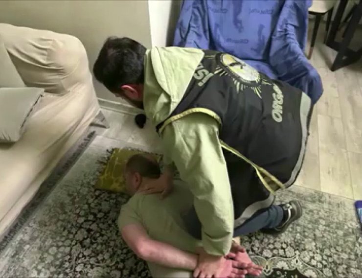 İstanbul’da sokak çetelerine ve onlara silah temin eden silah imalatçılarına operasyon