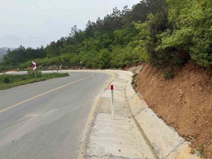 Büyükşehir’den güvenli ulaşım için 2 ilçeye 20 kilometrelik montaj