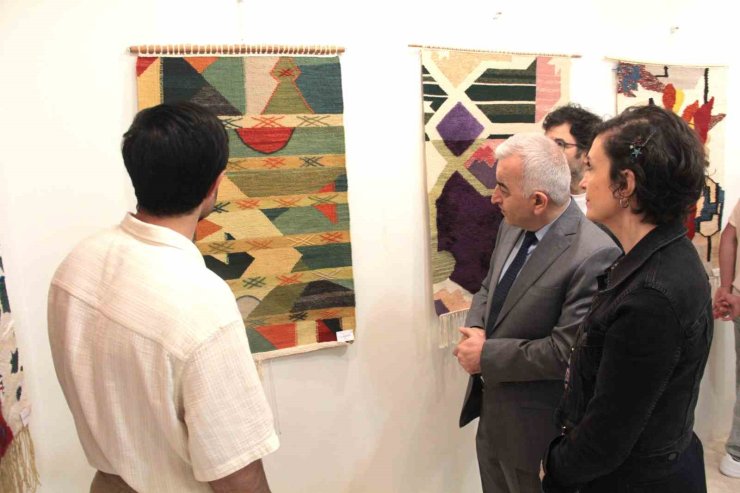 Sakarya Üniversitesi’nde ‘Bahara Övgü’ dokuma sergisi
