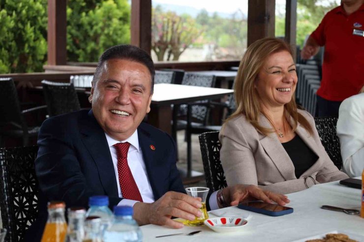 Antalya BB Başkanı Muhittin Böcek başkanlığında, Safranbolu’da Cittaslow Ulusal Ağ toplantısı gerçekleştirildi