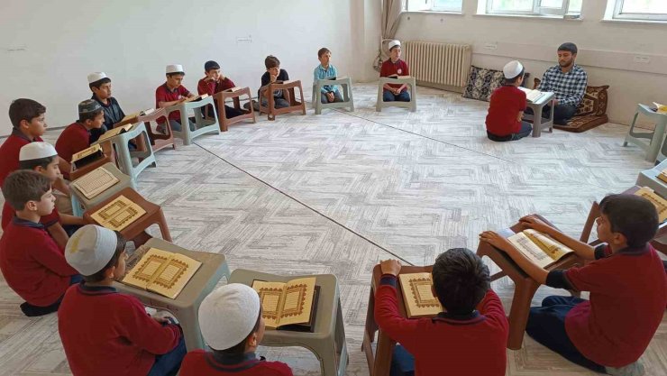 Batman’da öğrenciler hem örgün hem hafızlık eğitimi ile geleceğe hazırlanıyor