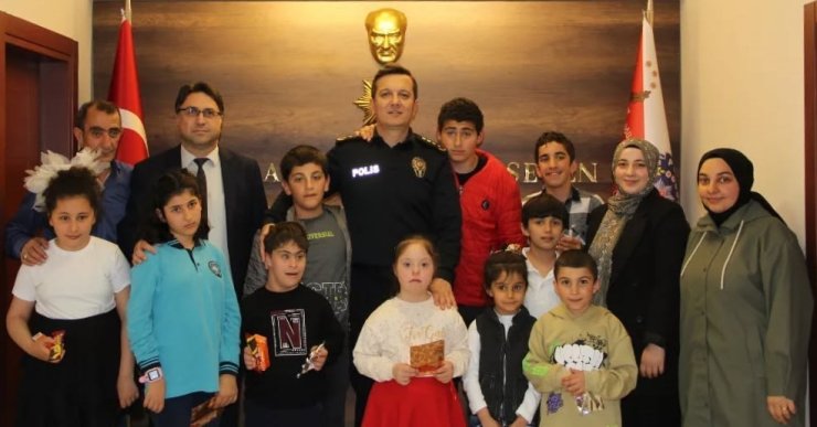Bayburt İl Emniyet Müdürü Barış Erkol makam koltuğunu özel çocuklara devretti