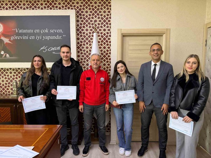 Hastanede boyama yapan gençlere teşekkür