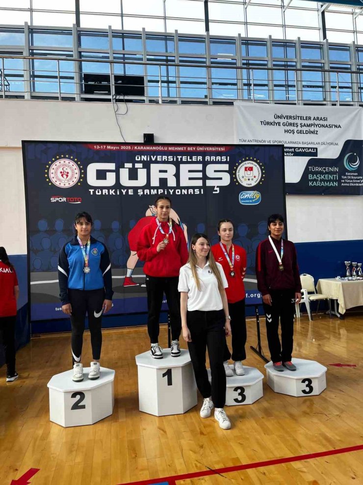 Afyonkarahisarlı güreş sporcusundan büyük başarı