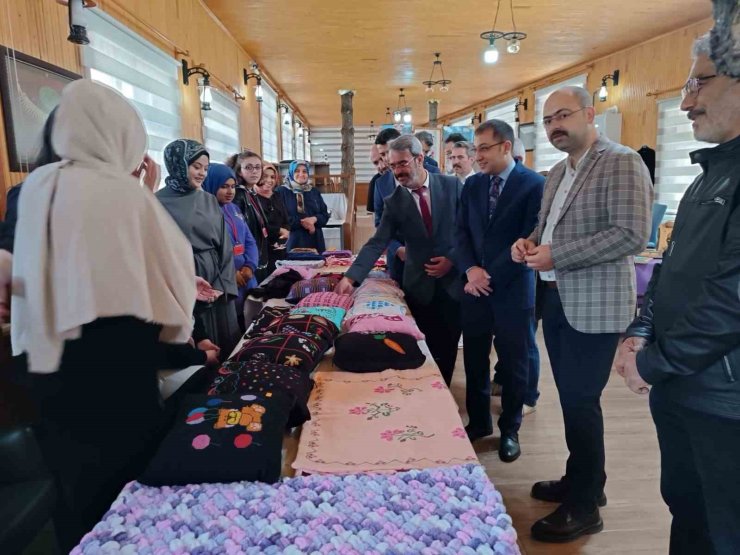 Özel öğrencilerin el emekleri beğeniye sunuldu