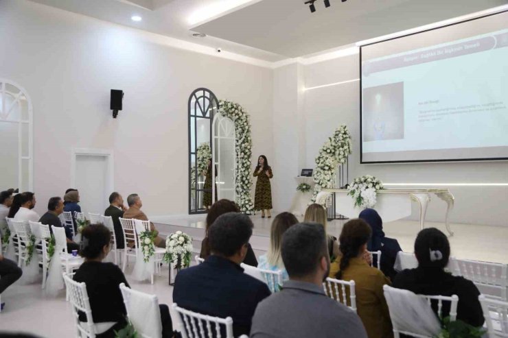 Melikgazi Belediyesi’nden Evlilikte İletişim semineri