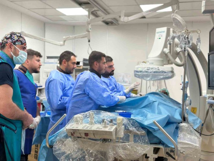 Siirt’te anjiyografik varikosel tedavisi uygulandı