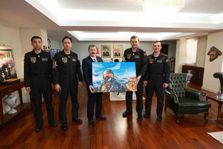 SOLOTÜRK ve Türk Yıldızları’ndan Samsun çıkartması