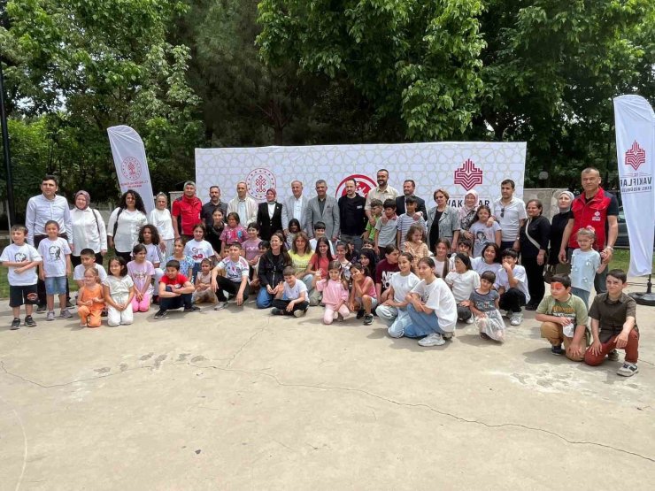 Aydın’da burs alan çocuklara şenlikli sürpriz