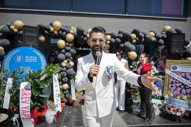 Yaza damgasını vuracak yeni şarkısının ismini sır gibi saklıyor