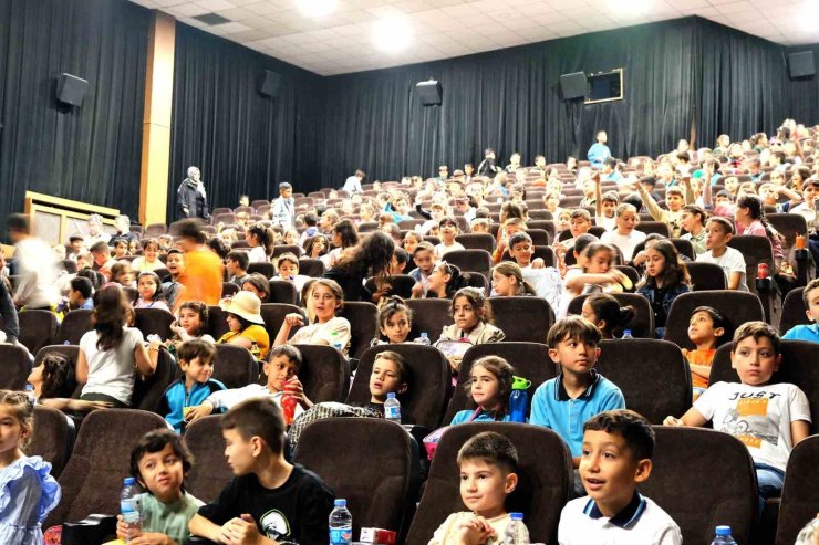 Onikişubat Belediyesi’nden kırsaldaki 1500 öğrenciye sinema hediyesi