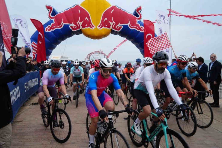 İlkadım Gran Fondo Bisiklet Yarışları, 494 sporcunun katılımıyla start aldı