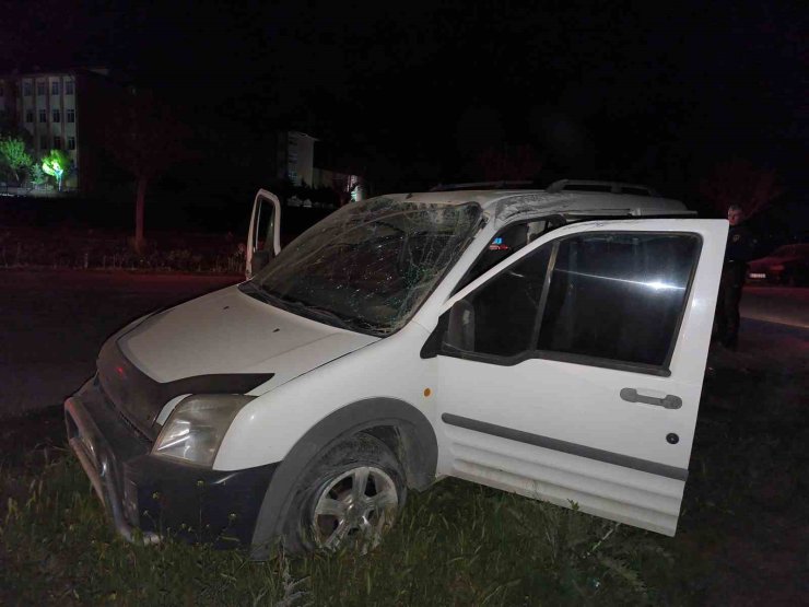 Bir kişinin yaralandığı kazada kaçan araç sürücüsünü polis yakaladı