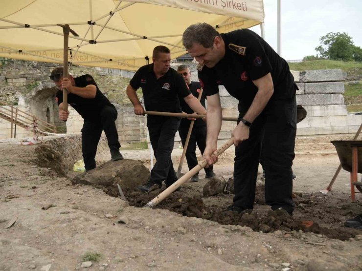 Kazmayı bu sefer ateş savaşçıları vurdu