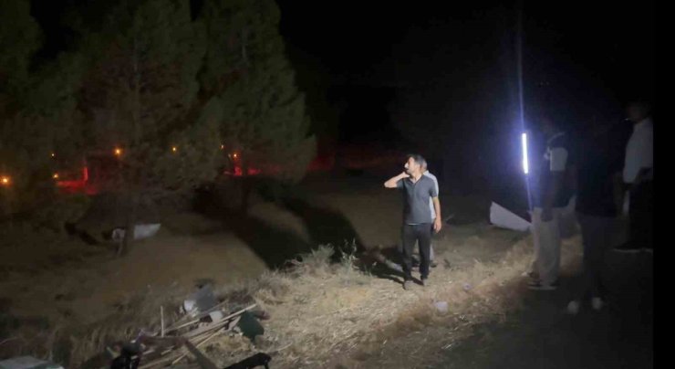 Buğday yüklü tır devrildi