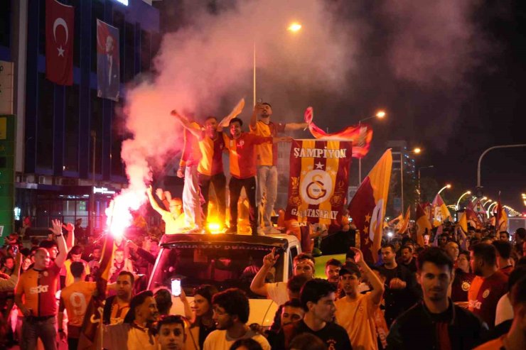Edirne’de Galatasaray’ın şampiyonluğu coşkuyla kutlandı