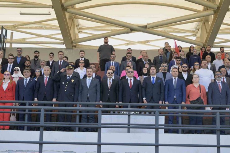 Esenyurt’ta 19 Mayıs coşkusu doyasıya yaşandı: Yüzlerce kişi Turgut Özal Stadyumu’nda buluştu