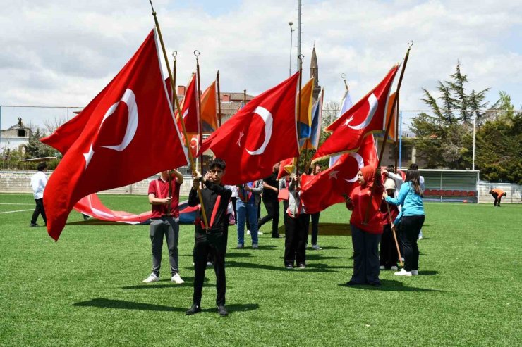 Tomarza’da 19 Mayıs coşkuyla kutlandı