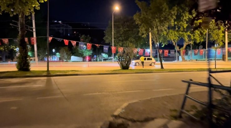 Polis ekiplerini gören alkollü sürücünün kaçma anı kamerada