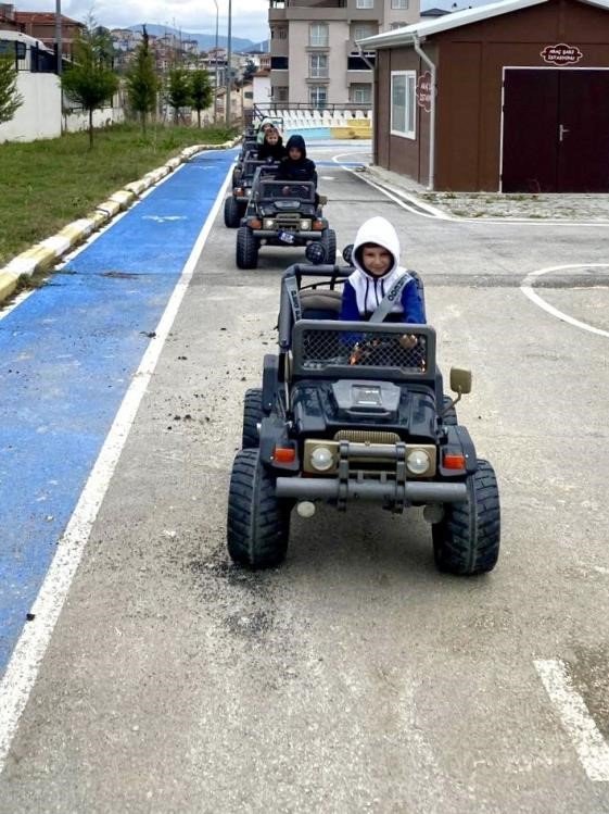 Osmaneli’nde çocuklara oyun tadında trafik eğitimi