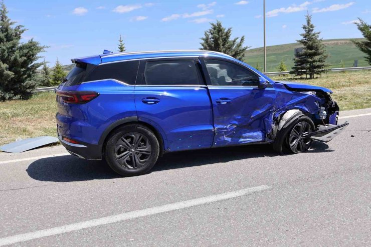 Saraykent’te traktörle otomobil çarpıştı: 3 yaralı