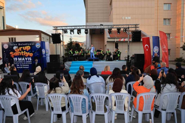 Grup Şantiye, bu kez de Gençlik Konseri’nde sahne aldı