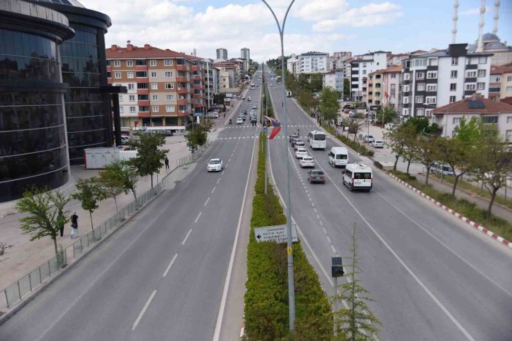 Bilecik Belediyesi’nden yaya geçişi ve orta refüjlerin korunması için uyarı