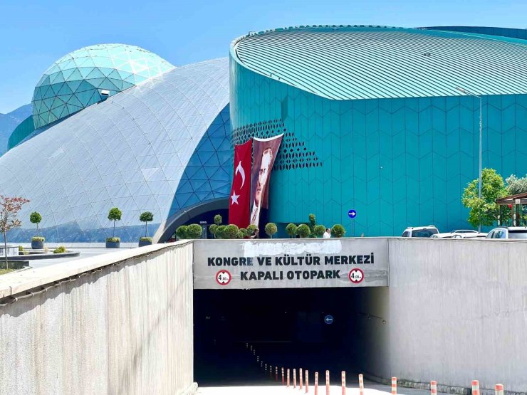 Denizli Büyükşehir Belediyesi valiliğin kararını uygulamıyor