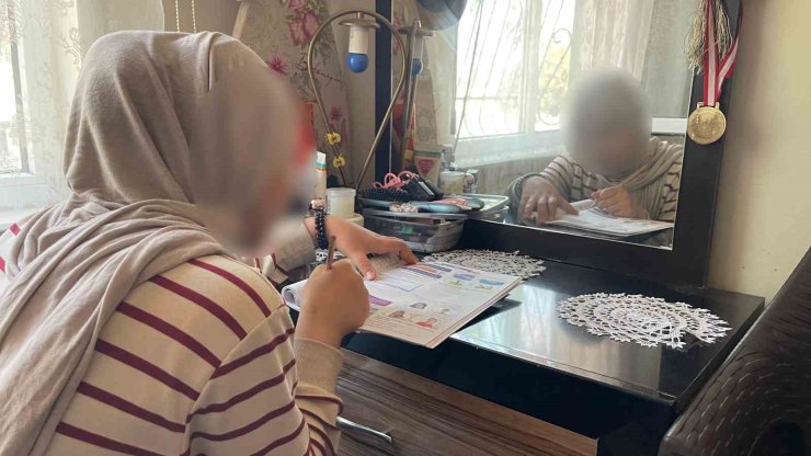 Öğretmeninin ‘Karabaş’ diye hitap ettiği başörtülü öğrencinin ailesi yaşananları anlattı