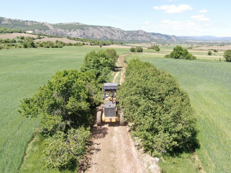 Eskişehir’in İnönü ilçesinde tarla yolları sezona hazırlanıyor