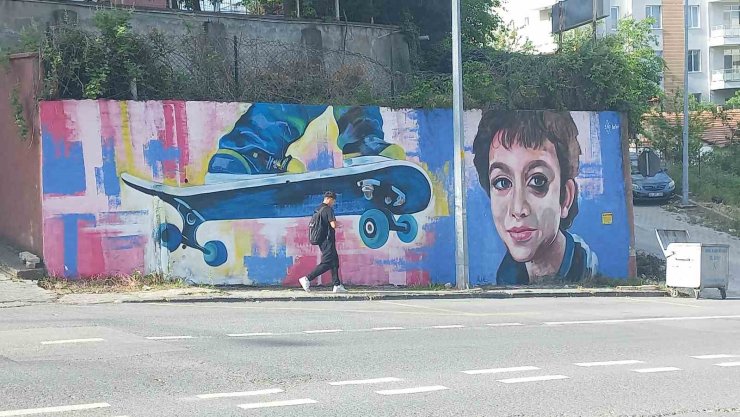 Mattia Ahmet ve kaykayı Edirne’de duvara resmedildi