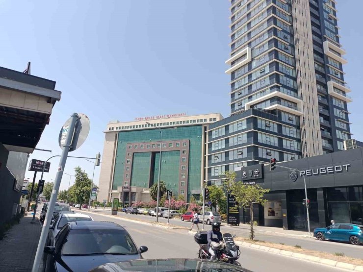 İzmir’de adliyede rüşvet operasyonu: İcra müdür yardımcısı ve katip gözaltında