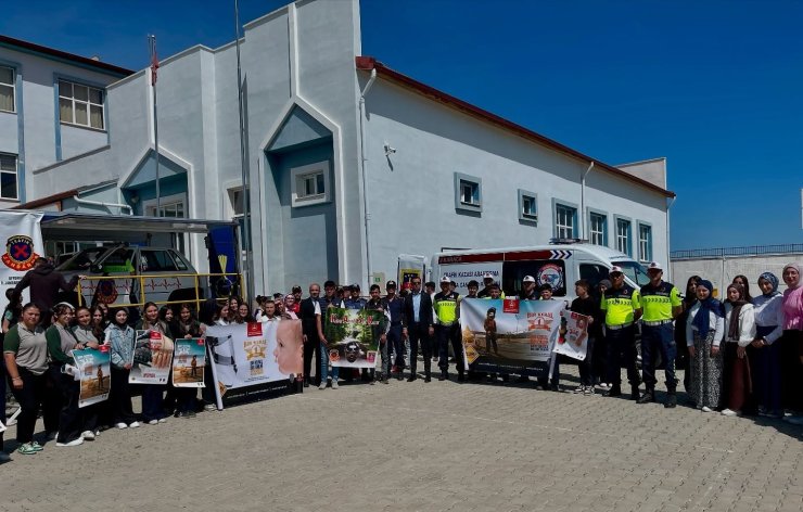 Jandarma’dan 160 öğrenciye emniyet kemeri ve eğitimi