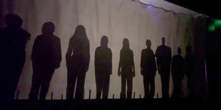 Üniversite öğrencilerinden tiyatro gösterisi