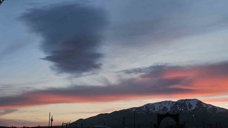 Süphan Dağı’nda göz kamaştıran gün batımı