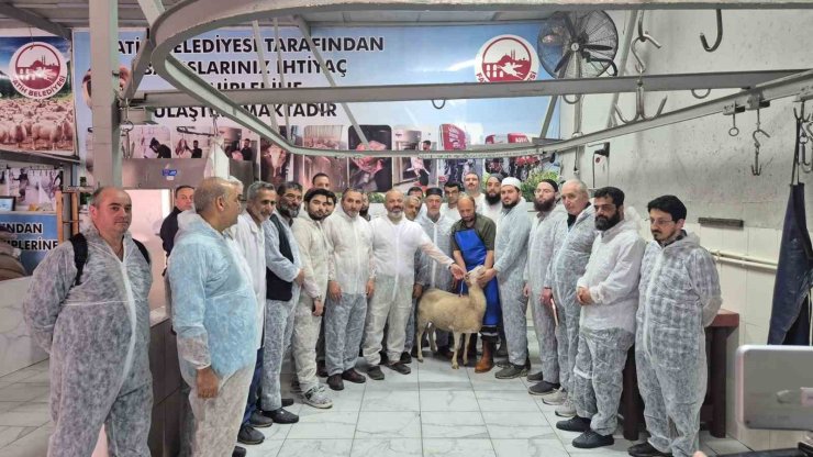 Fatih Belediyesi, vatandaşlara "Sertifikalı Kurban Kesim Elemanı Eğitimi" verdi