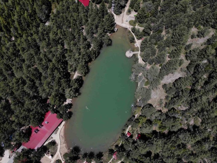 Sessizliğin ve huzurun adresi Limni Gölü misafirlerini bekliyor