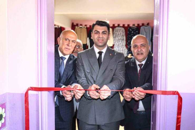 Hisarcık Aşağı Yoncaağaç köyünde açılan giyim kursunun yıl sonu sergisi