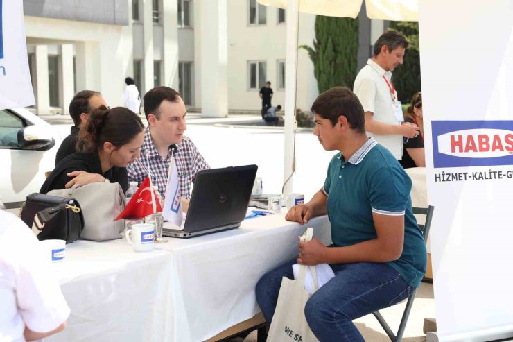 İzmir’de sektör temsilcileriyle öğrenciler bir araya geldi