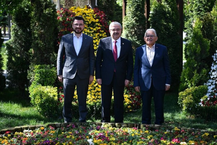 AK Parti Kayseri koordinatöründen Başkan Büyükkıılıç’a ziyaret
